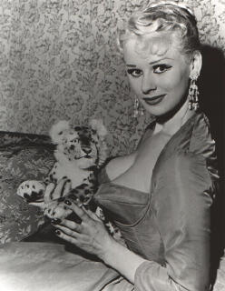 Girlish
Sabrina